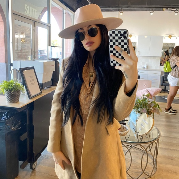 Meet your Posher, Jennifer - Picture 3 of 3